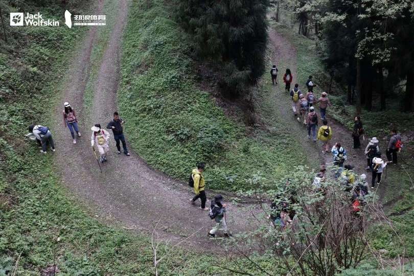  JACK WOLFSKIN 轻进山野 走另一条路 徒步活动